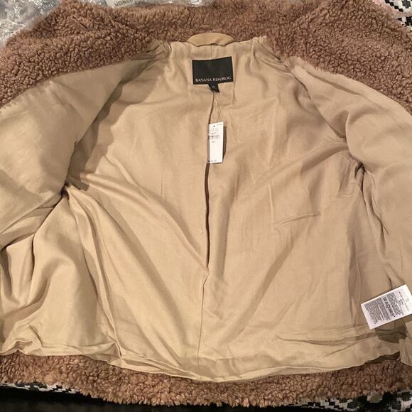 LAST CHANCE Cropped Sherpa Trucker Jacket - Picture 8 of 8